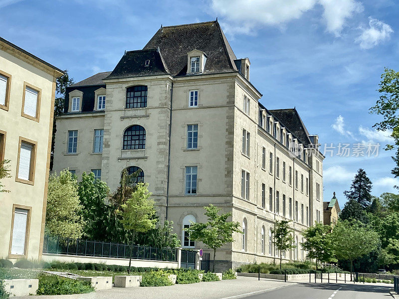 法国-勃艮第- Paray Le Monial -主要街道